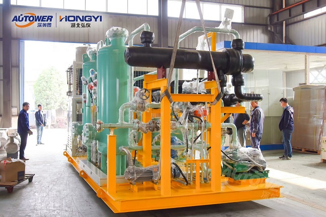     全自動液動汽車桁架鶴管的應用有哪些呢？全自動桁架鶴管其主要構成有如下幾大部分：液壓控制系統、電氣控制系統、裝車鶴管、行走小車、密封帽、自動跟進機構、桁架等幾部分組成。液壓控制系統中主要由縱向驅動液壓缸、橫向驅動液壓缸、升降液壓缸、液壓站等幾部分組成。   全自動液動汽車桁架鶴管的應用有哪些      它負責鶴管裝車對位的執行。電氣控制系統其主要控制液壓站的閥組換向、液位報警信號的采集及處理，它是全自動桁架鶴管的中控。裝車鶴管其主要包括進油管、回氣管、伸縮垂管、三通管及真空短流器等組成，其負責介質的裝載及揮發氣體的導出。行走小車主要包括縱向行走小車和橫向行走小車，他主要作用：其一是鶴管的安裝載體；其二是帶動鶴管進行罐口對位。   全自動液動汽車桁架鶴管的應用有哪些      密封帽及自動跟進機構其主要作用起到密閉裝車，當罐車隨著介質的裝載而降低高度時，跟進機構壓縮密封帽保證密封帽和罐口貼合，防止揮發氣體外泄，污染環境及產生安全事故。      想要了解更多關于全自動鶴管的相關信息，請關注深圳市奧圖威爾科技有限公司！